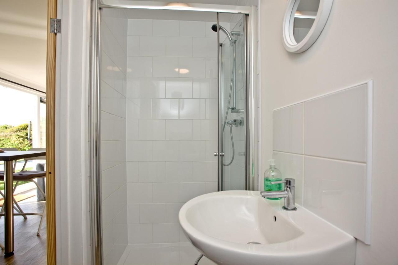 Wheal Prosper- Beautifully Fitted Wooden Lodge Helston Cornwall Eksteriør billede