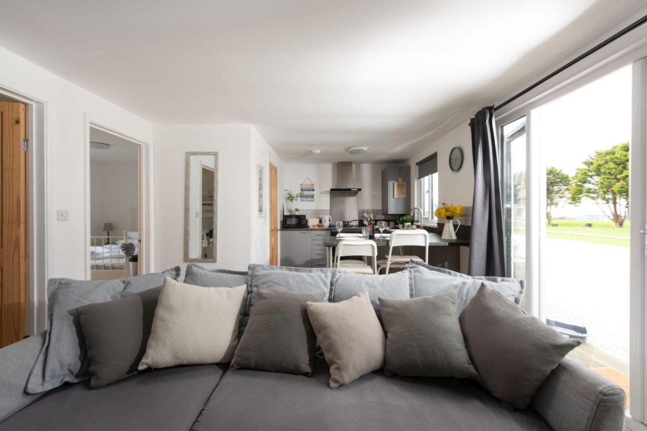 Wheal Prosper- Beautifully Fitted Wooden Lodge Helston Cornwall Eksteriør billede