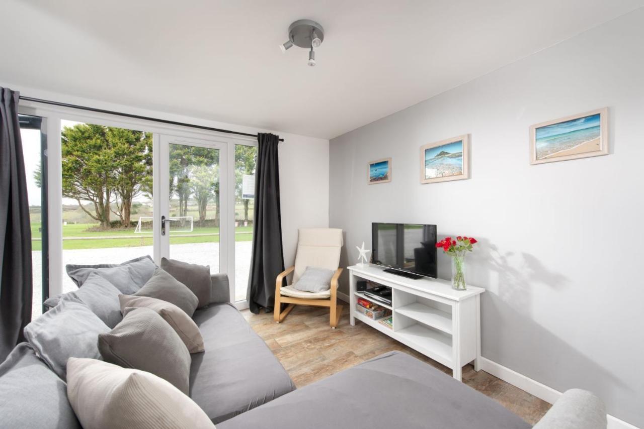Wheal Prosper- Beautifully Fitted Wooden Lodge Helston Cornwall Eksteriør billede