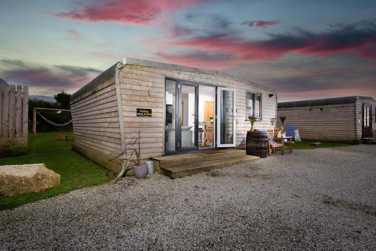 Wheal Prosper- Beautifully Fitted Wooden Lodge Helston Cornwall Eksteriør billede