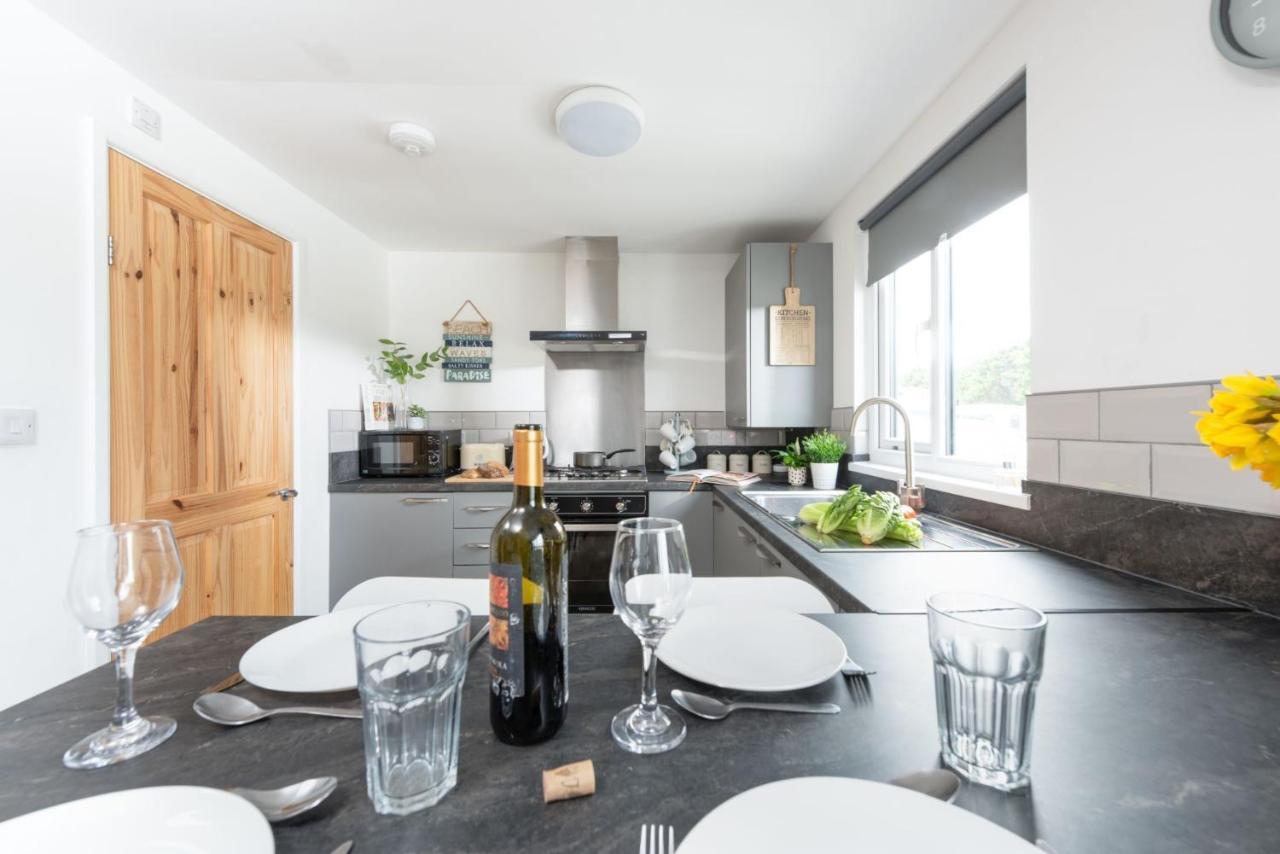Wheal Prosper- Beautifully Fitted Wooden Lodge Helston Cornwall Eksteriør billede