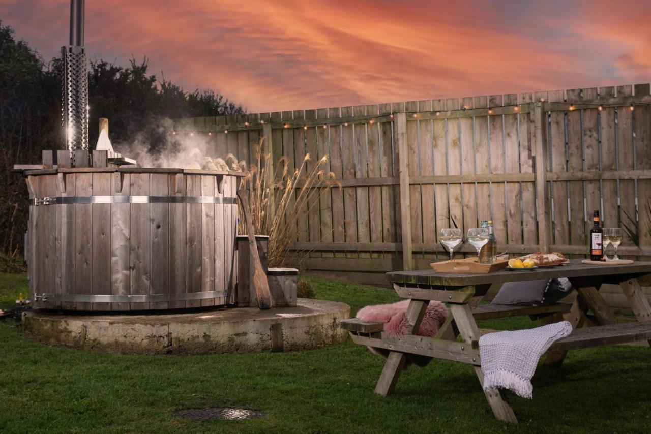Wheal Prosper- Beautifully Fitted Wooden Lodge Helston Cornwall Eksteriør billede