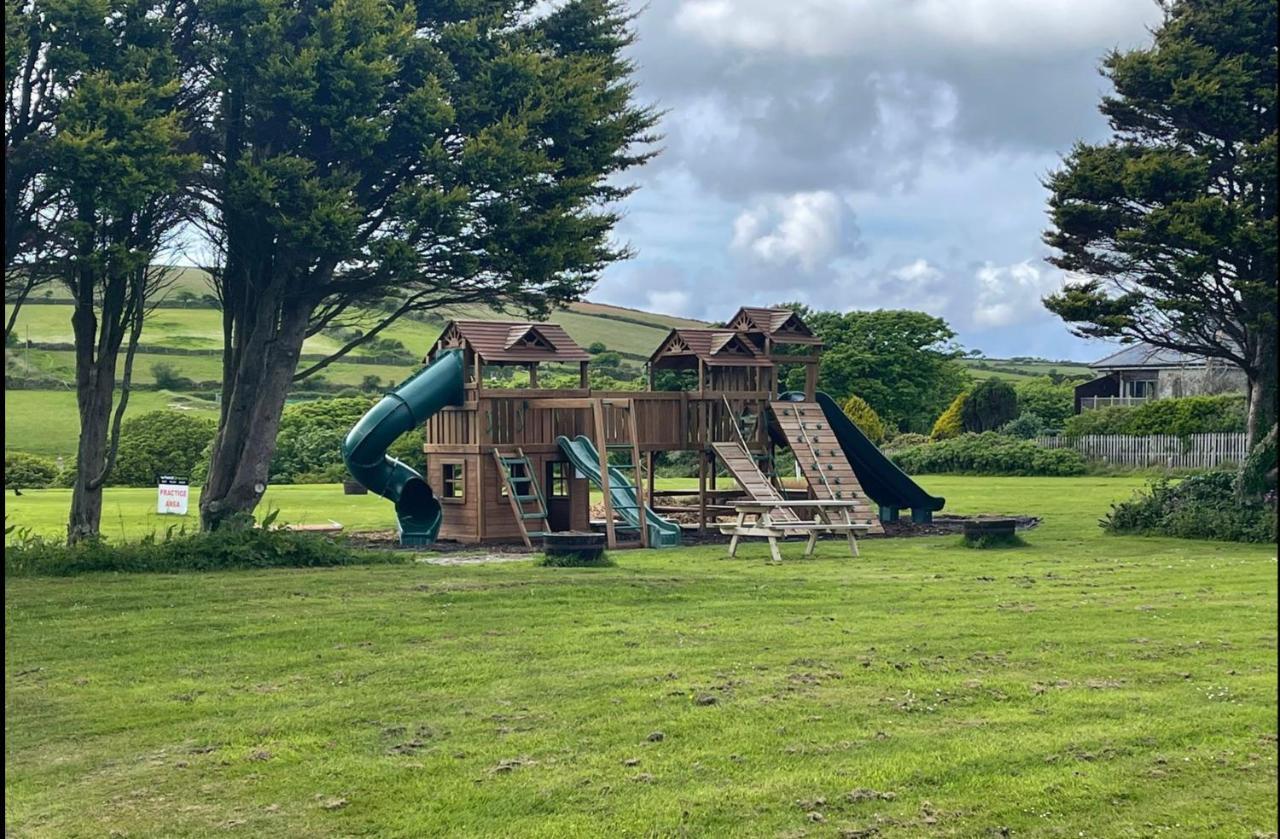 Wheal Prosper- Beautifully Fitted Wooden Lodge Helston Cornwall Eksteriør billede